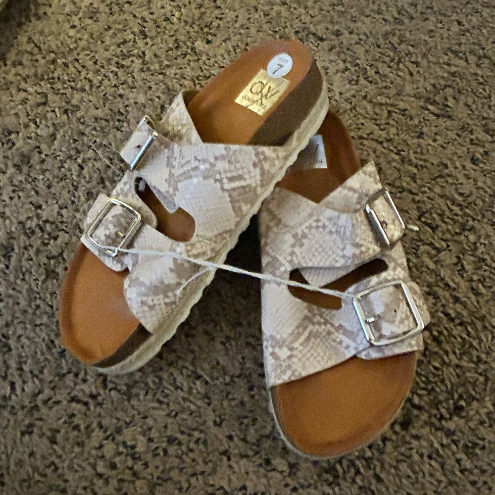 $19 clearance DV Dolce Vita Carther Sandals Buckle Snake Print Beige 7 S15